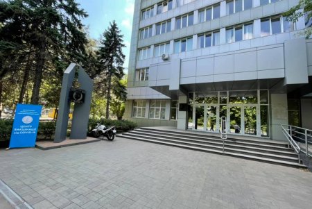 Центр массовой вакцинации от COVID-19 открылся на площади Деревянко: для удобства горожан работает по будням (фото)