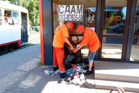 Коммунальщики провели комплексную уборку территории города (фото)