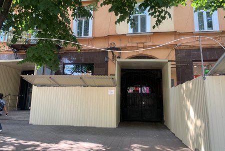 На Дерибасовской начались подготовительные работы к реставрации Дома Жульена (фото)