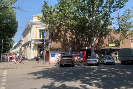 На Дерибасовской начались подготовительные работы к реставрации Дома Жульена (фото)