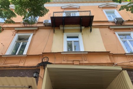 На Дерибасовской начались подготовительные работы к реставрации Дома Жульена (фото)