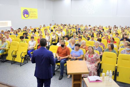 Сотрудников учебно-воспитательных учреждений Одессы призвали вакцинироваться от коронавируса (фоторепортаж)