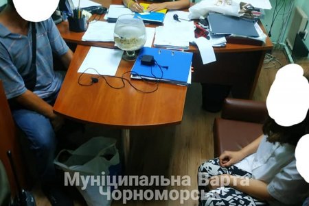 В Черноморске незнакомец заплатил школьницам, чтобы они выпили с ним алкоголь