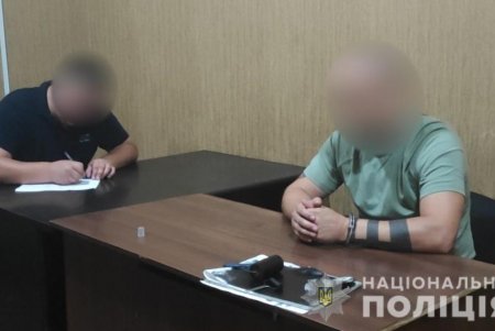 У одесского предпринимателя группа преступников вымогала деньги, избивала, угрожала ножом и отбирала личные вещи (фото, видео)