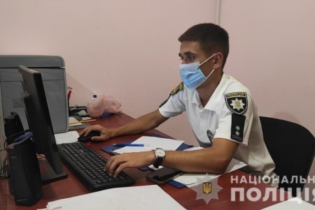 У одесского предпринимателя группа преступников вымогала деньги, избивала, угрожала ножом и отбирала личные вещи (фото, видео)