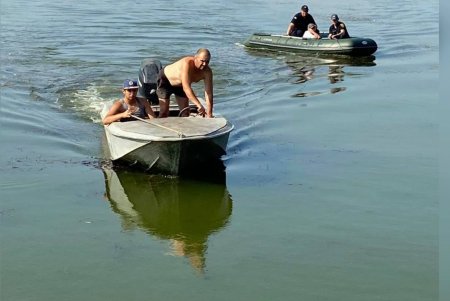 В Днестровском лимане подростка на матрасе унесло на километр от берега (фото)