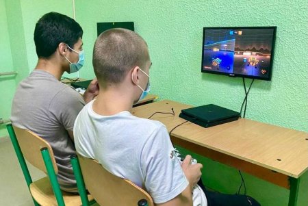 Несовершеннолетние заключенные одесского СИЗО получили три игровые консоли в рамках городского проекта «Добро побеждает» (фото)