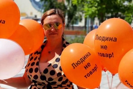 Флешмоб, встречи и тренинги: в Одессе состоялись мероприятия ко Всемирному дню противодействия торговле людьми (фото, видео)