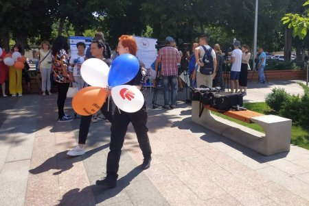 Флешмоб, встречи и тренинги: в Одессе состоялись мероприятия ко Всемирному дню противодействия торговле людьми (фото, видео)