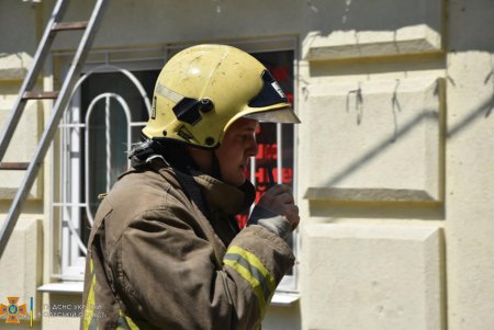 В Киевском районе горели магазины на площади 350 квадратных метров (видео)