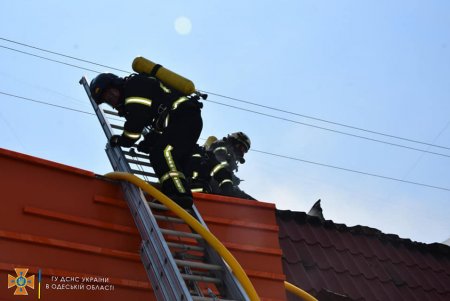 В Киевском районе горели магазины на площади 350 квадратных метров (видео)
