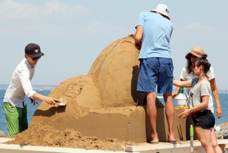В Одессе проходит фестиваль песчаных скульптур (фоторепортаж)