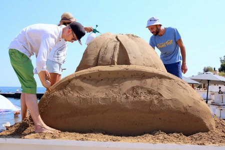 В Одессе проходит фестиваль песчаных скульптур (фоторепортаж)