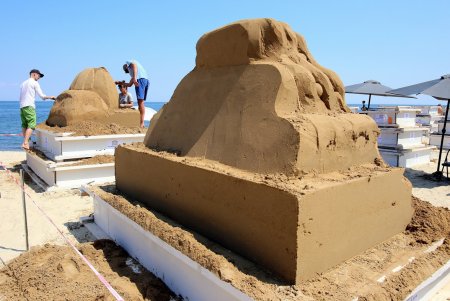 В Одессе проходит фестиваль песчаных скульптур (фоторепортаж)
