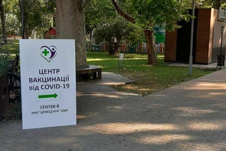 За выходные дни в центрах массовой вакцинации, развернутых в Одессе, от коронавируса привились 7653 человека
