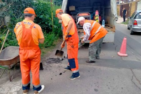 В Киевском районе демонтировали незаконные барьеры для парковки и ограничители скорости (фото)
