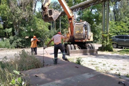 В течение недели более 300 работников КП «Городские дороги» приводили в порядок остановки, очищали улицы и косили траву (фото)