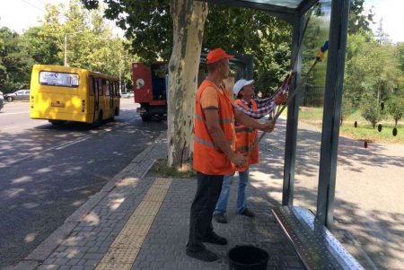 Итоги за день: коммунальщики убрали улицы и территорию мемориального комплекса (фото)