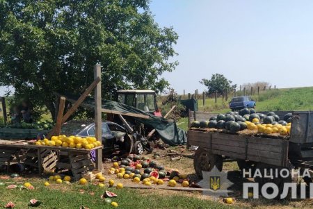 На трассе Одесса —Черноморск автоледи влетела в лавку с арбузами: продавец получил травмы (фото, обновлено)