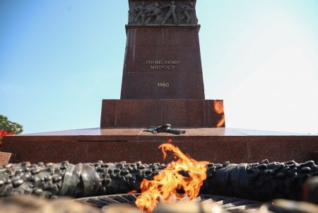 На Аллее Славы возложили цветы в честь 80-й годовщины со дня начала героической обороны Одессы (фоторепортаж)