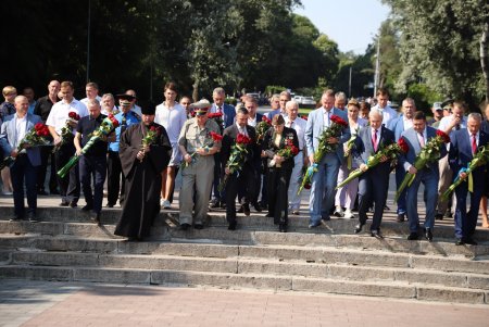 На Аллее Славы возложили цветы в честь 80-й годовщины со дня начала героической обороны Одессы (фоторепортаж)