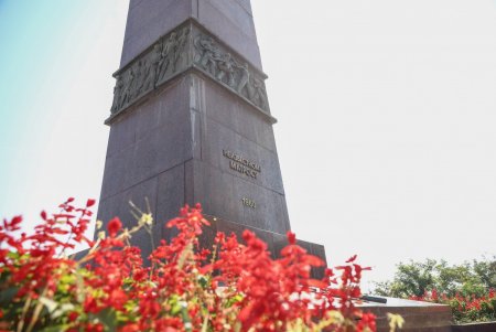 На Аллее Славы возложили цветы в честь 80-й годовщины со дня начала героической обороны Одессы (фоторепортаж)