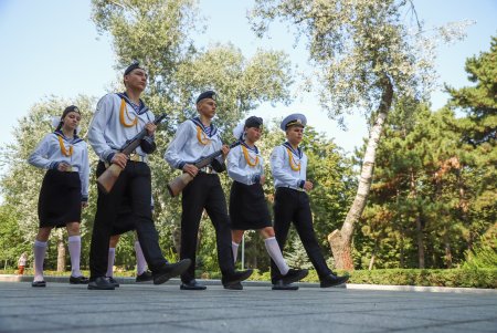 На Аллее Славы возложили цветы в честь 80-й годовщины со дня начала героической обороны Одессы (фоторепортаж)