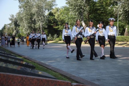 На Аллее Славы возложили цветы в честь 80-й годовщины со дня начала героической обороны Одессы (фоторепортаж)