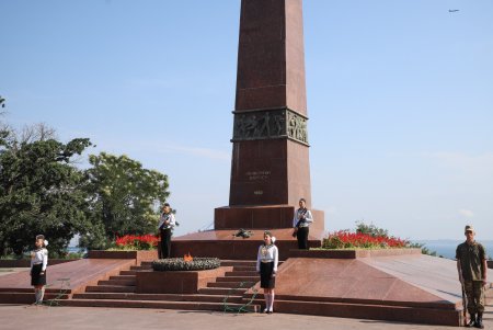 На Аллее Славы возложили цветы в честь 80-й годовщины со дня начала героической обороны Одессы (фоторепортаж)