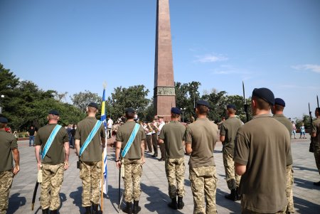На Аллее Славы возложили цветы в честь 80-й годовщины со дня начала героической обороны Одессы (фоторепортаж)
