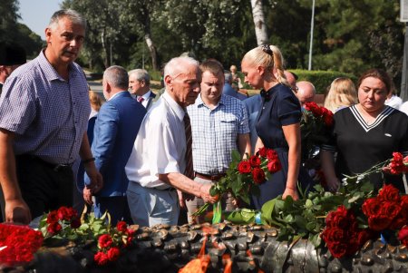 На Аллее Славы возложили цветы в честь 80-й годовщины со дня начала героической обороны Одессы (фоторепортаж)