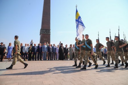 На Аллее Славы возложили цветы в честь 80-й годовщины со дня начала героической обороны Одессы (фоторепортаж)