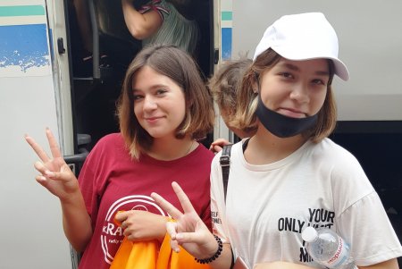 В лагерь «Рассвет» отправились на бесплатный отдых и оздоровление 85 юных одесситов льготных категорий (фото)