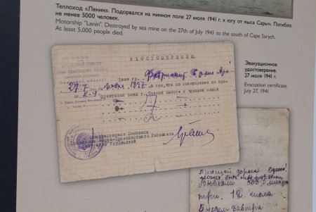 Оборона Одессы в письмах, фотокарточках и документах: на Думской площади открыли историческую выставку (фото)