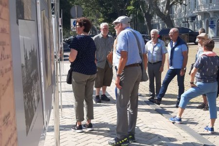 Оборона Одессы в письмах, фотокарточках и документах: на Думской площади открыли историческую выставку (фото)
