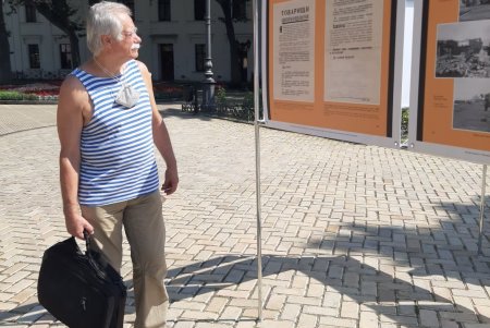 Оборона Одессы в письмах, фотокарточках и документах: на Думской площади открыли историческую выставку (фото)