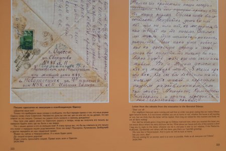 Оборона Одессы в письмах, фотокарточках и документах: на Думской площади открыли историческую выставку (фото)