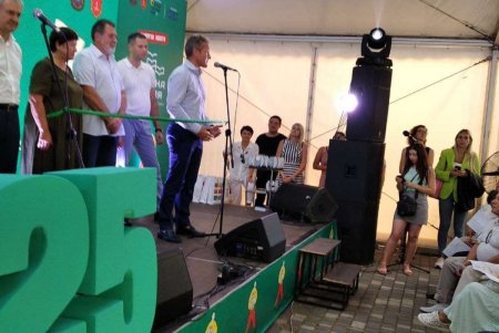 «Одессу можно смело назвать самым читающим городом Украины», — мэр Геннадий Труханов на открытии книжного фестиваля «Зеленая волна» (фото)