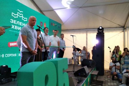 «Одессу можно смело назвать самым читающим городом Украины», — мэр Геннадий Труханов на открытии книжного фестиваля «Зеленая волна» (фото)