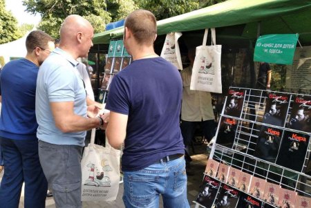 «Одессу можно смело назвать самым читающим городом Украины», — мэр Геннадий Труханов на открытии книжного фестиваля «Зеленая волна» (фото)