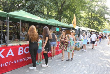 Читает вся Одесса: в парке Шевченко стартовал фестиваль «Зеленая волна» (фоторепортаж)  