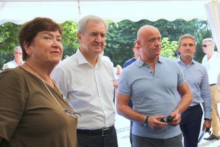 Читает вся Одесса: в парке Шевченко стартовал фестиваль «Зеленая волна» (фоторепортаж)  