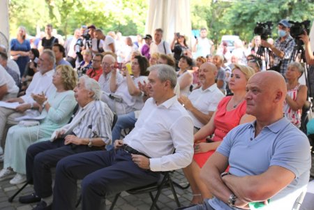 Читает вся Одесса: в парке Шевченко стартовал фестиваль «Зеленая волна» (фоторепортаж)  