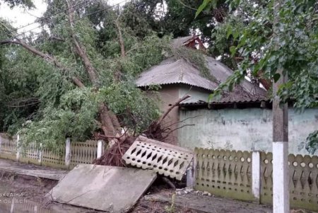 В Болградском районе уже второй день ликвидируют последствия непогоды (фото)