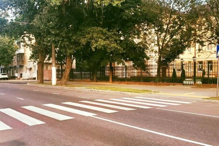 На участке с интенсивным движением в Приморском районе установили турникеты, обновили дорожные разметку и знаки (фото)