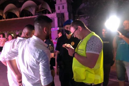 В ходе рейда на пляже «Аркадия» выявлены нелегалы из Вьетнама и стран Закавказья (фото)