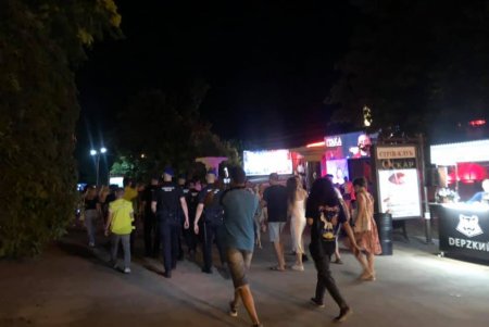 В ходе рейда на пляже «Аркадия» выявлены нелегалы из Вьетнама и стран Закавказья (фото)