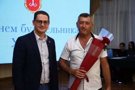 Ко Дню строителя лучшим работникам отрасли вручили почетные награды городского головы (фото)