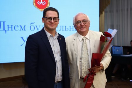 Ко Дню строителя лучшим работникам отрасли вручили почетные награды городского головы (фото)