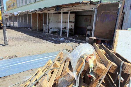 Вместо демонтируемых возле «Привоза» цветочных павильонов создадут пешеходную зону (фоторепортаж)